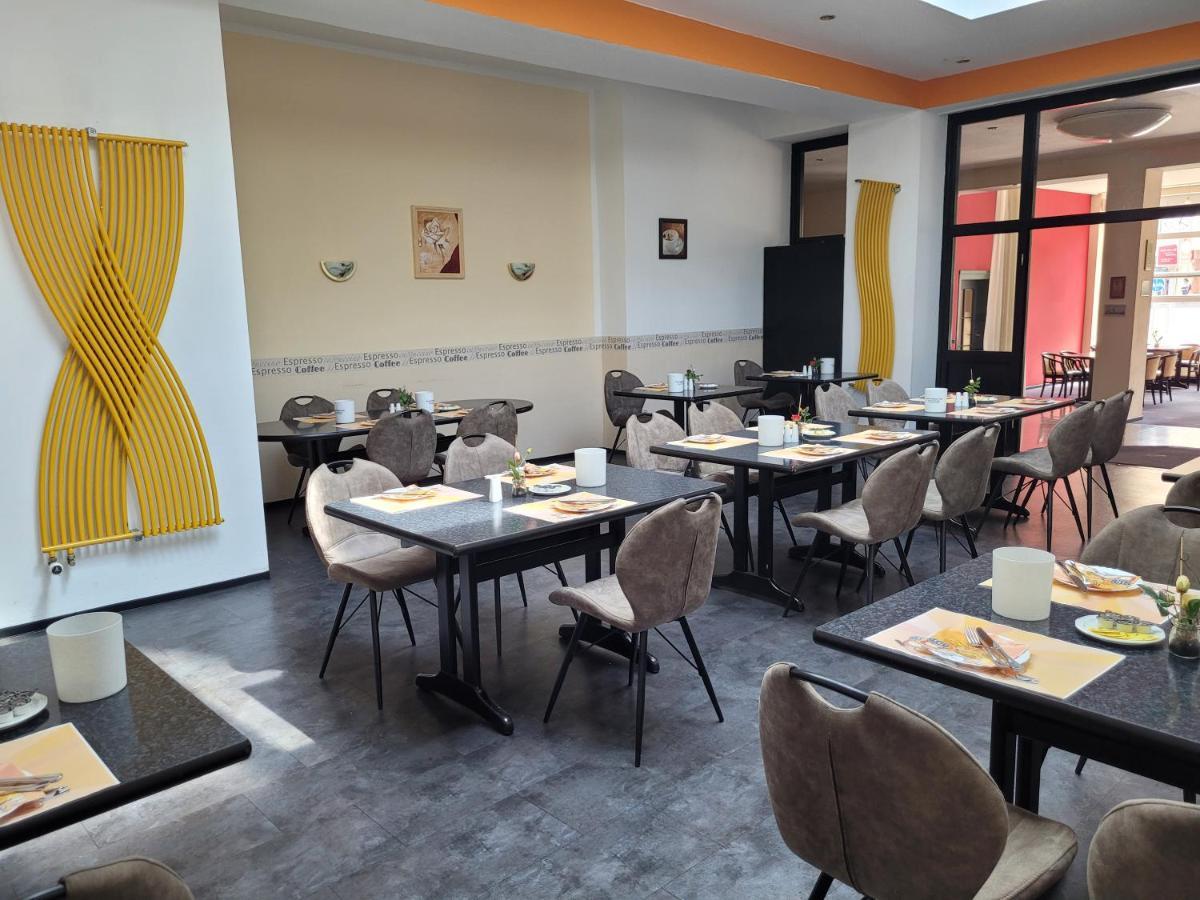 Hotel Schweizer Hof Хале Екстериор снимка
