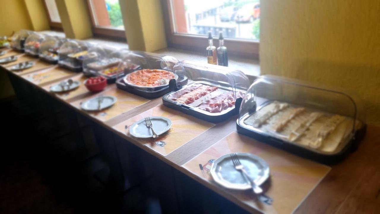 Hotel Schweizer Hof Хале Екстериор снимка