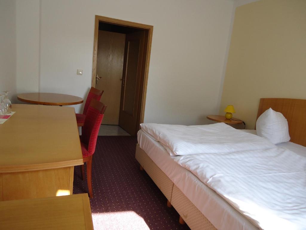 Hotel Schweizer Hof Хале Екстериор снимка