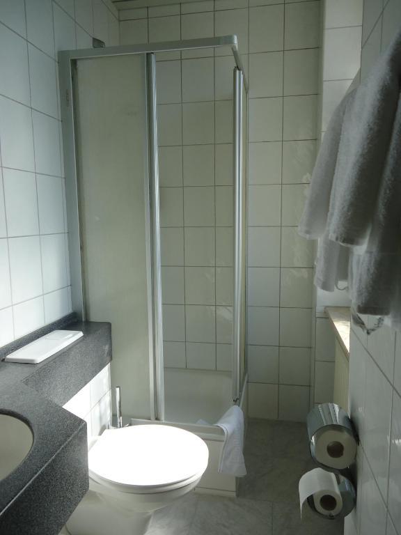 Hotel Schweizer Hof Хале Екстериор снимка
